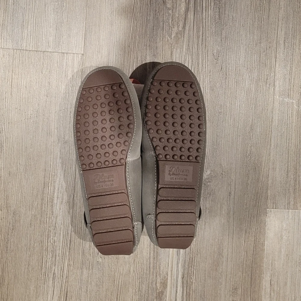 𝅺Size: 4 | Kid's Dearfoam Fireside Indoor/Outdoor Shearling Moccasin